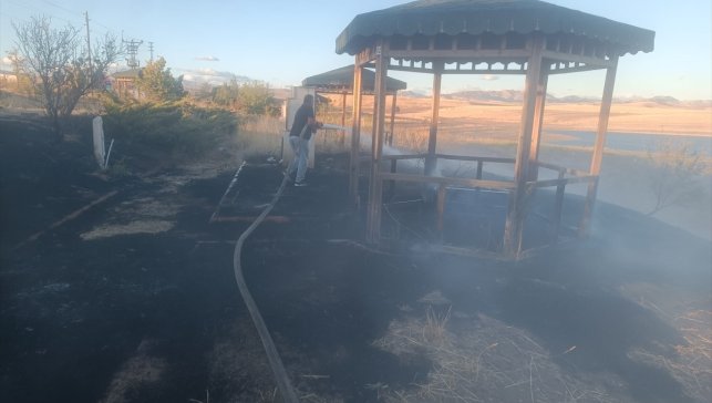 Çemişgezek'te mesire alanında çıkan yangın söndürüldü
