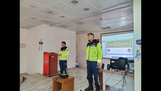 Patnos'ta tarım araçları sürücülerine bilgilendirme semineri