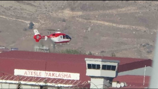 Asfiksi hastası yenidoğan bebek ambulans helikopterle Van'a getirildi
