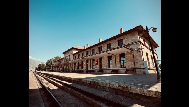 Bu gara ilk tren 1938 yılında ulaştı