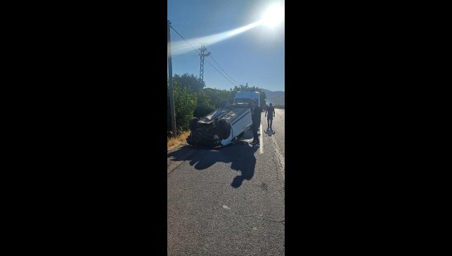 Elazığ'da otomobil takla attı: 3 yaralı
