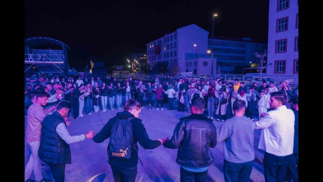 Bitlis'teki "Bir Anadolu Şenliği" türkülerle başladı