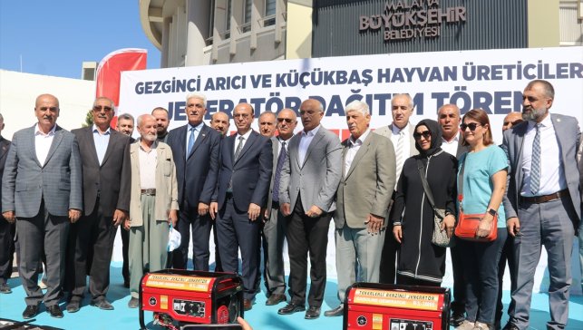 Malatya'da küçükbaş hayvan ve arı yetiştiricilerine jeneratör ve sıvat desteği verildi