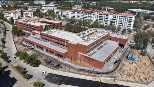 Elazığ'da CHP'li belediyelerin yapımını üstlendiği okul halen bitmedi