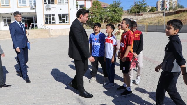 Keban Kaymakamı Atalık'tan okul ziyareti
