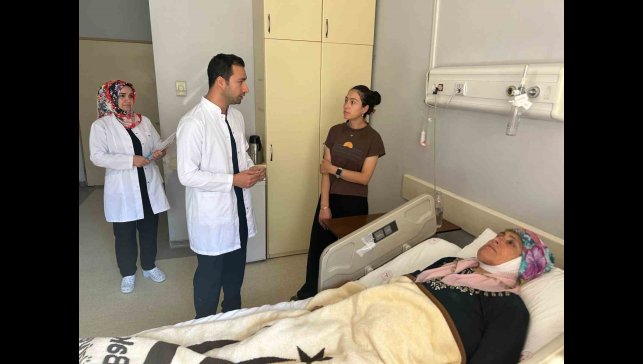 54 yaşındaki kadın 15 yıl sonra yeniden gülümseyebilecek