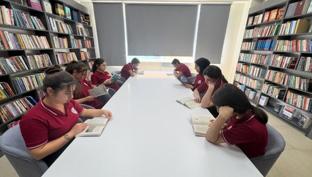 İran sınırındaki beldede açılan kütüphane 15 bin kitapla öğrencilere hizmet veriyor