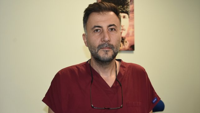 Malatya'dan canlı yayınlanan beyin baloncuğu anjiyo işlemi İstanbul'da izleyici doktorların önerileriyle yapıldı
