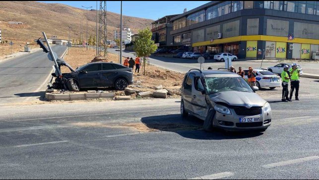 Elazığ'da trafik kazası: 5 yaralı