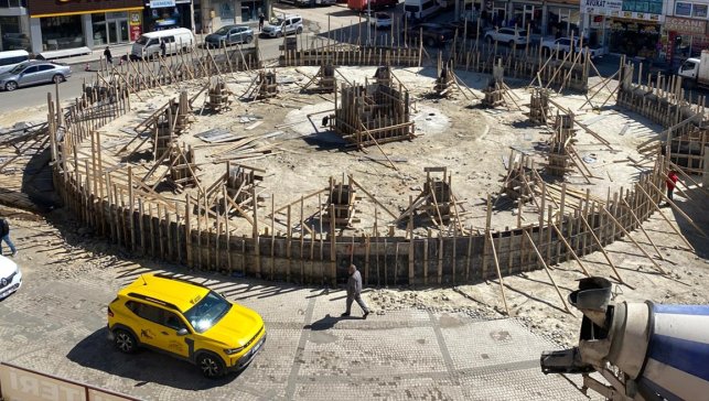 Sarıkamış 15 Temmuz Demokrasi Şehitleri Meydanı yenileniyor