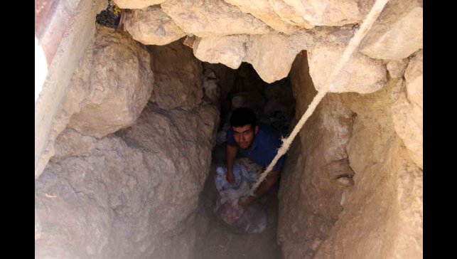 Peynirlerini soğuk hava deposu olarak köylerinde bulunan buz mağaralarında muhafaza ediyorlar