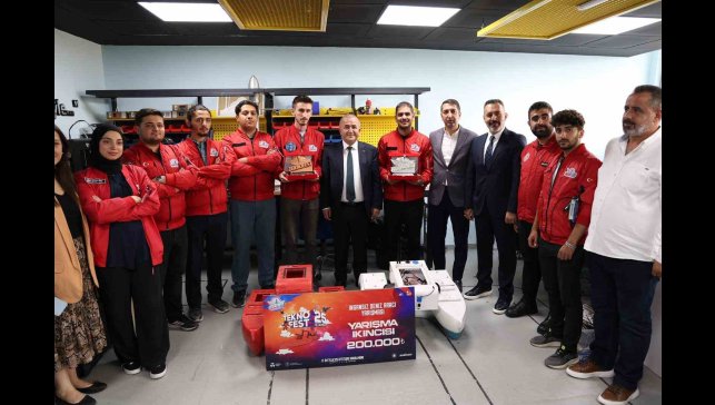 Vali Hatipoğlu, başarılı gençlerle bir araya geldi