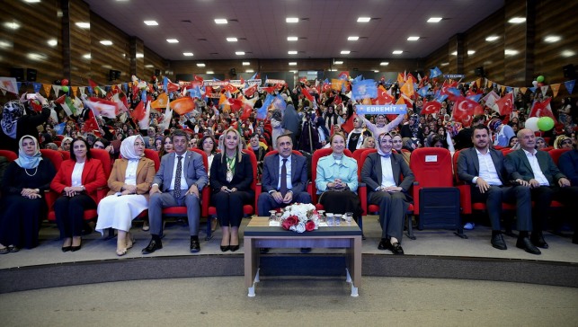 Van'da "AK Parti Kadın Kolları İl Danışma Meclisi Toplantısı" yapıldı