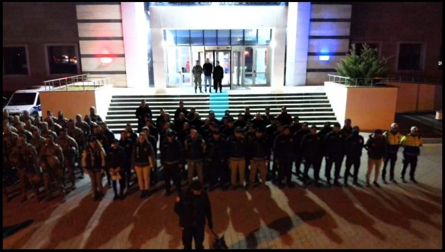 Bitlis'te uyuşturucu satıcılarına operasyon: 10 kişi tutuklandı