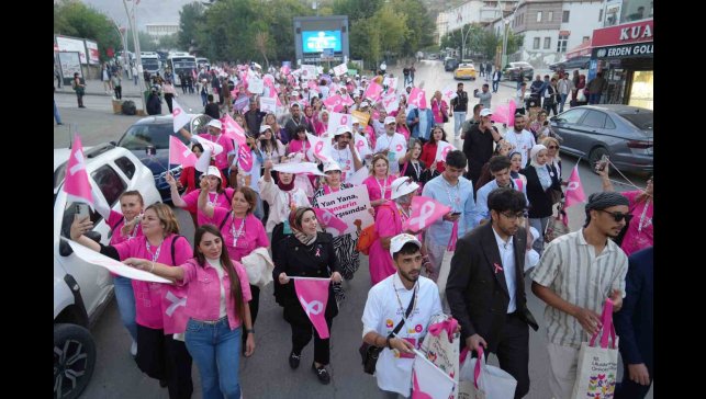 Muş'ta gönüllülerden "kanser farkındalığı" yürüyüşü