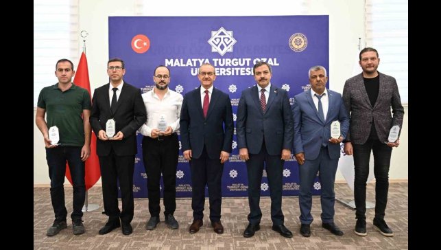 Malatya Turgut Özal Üniversitesi'nde başarılı akademisyenler ödüllendirildi