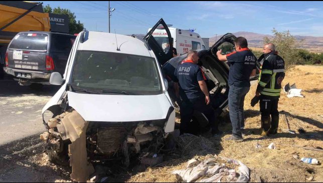 Elazığ'da trafik kazası: 3 yaralı