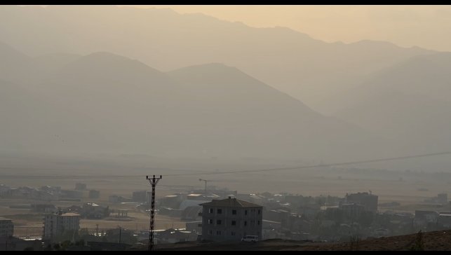 Yüksekova'da toz bulutu etkili oldu