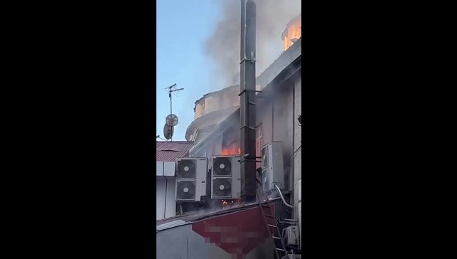 Elazığ'da çatı yangını