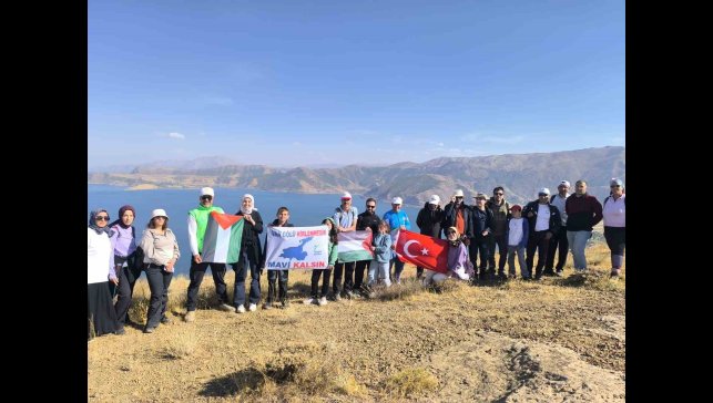 Doğaseverler Van Gölü için 8 kilometre yürüdü