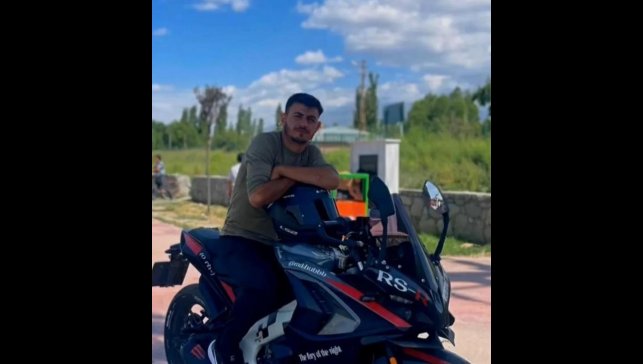 Motosiklet traktöre arkadan çarptı: 1 ölü