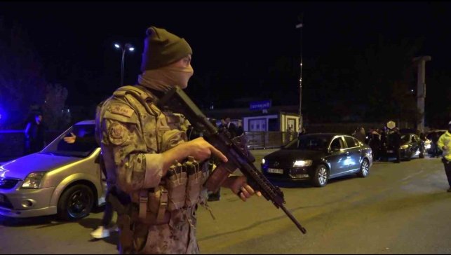 Erzurum'da 55 ekip ve 600 polisin katılımıyla uygulama yapıldı