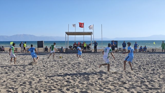 Adilcevaz'da Plaj Futbolu Ligi etap müsabakaları tamamlandı