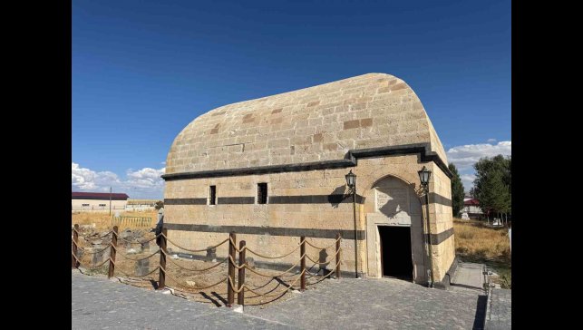 Ağrı'da tarihi Hamur Kümbeti restore edilerek yeniden ziyarete açıldı