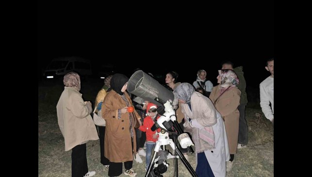 Por köyünde gökyüzü gözlemi renkli anlara sahne oldu