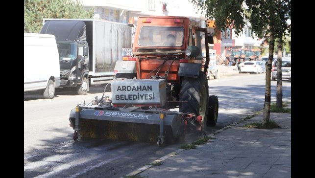 Belediye ekipleri, daha temiz bir Ardahan için çalışıyor