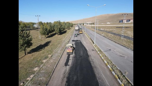 Ardahan'da yol çalışması sürüyor