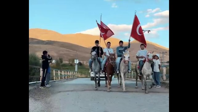 Ulupamir'de jandarma komutanına atlı karşılama