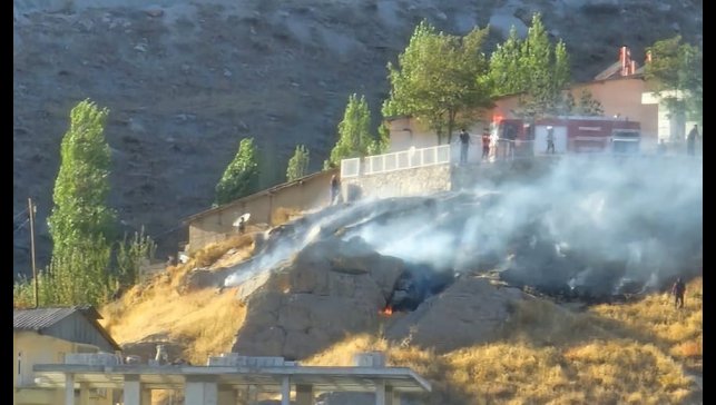 İtfaiye ekibinden anız yangınlarına müdahale