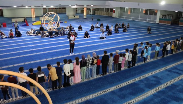 Erzincan'da çocuklar, "Babalar ve Bebeler Camide" etkinliğiyle sporla buluşuyor