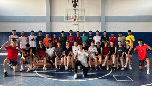 Van'da 40 öğrenci büyükşehir belediyesinin kursuyla hayallerine kavuştu