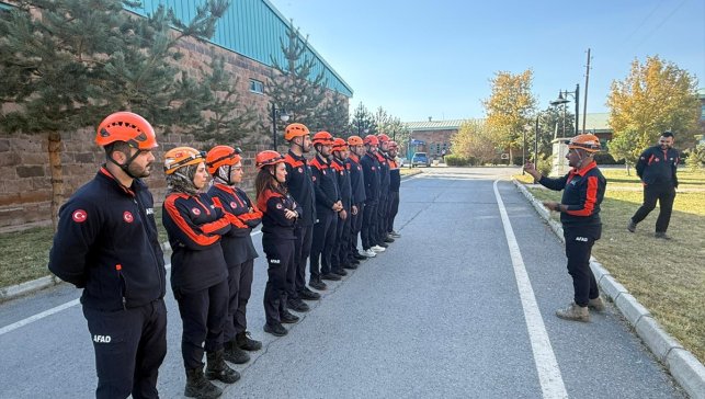 Göreve yeni başlayan 40 AFAD teknikeri Van'da eğitim görüyor