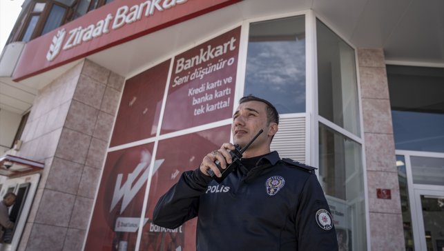 Polisin hızlı refleksi Kıbrıs gazisini dolandırılmaktan kurtardı