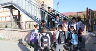 Ağrı'da polis ekipleri öğrencilerin güvenliği için okul çevrelerini denetliyor