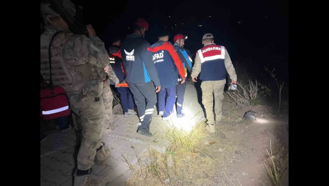 Tunceli'de kayalıklardan düşen kadın kurtarıldı