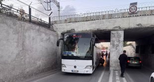 Ağrı 1970 SK takım otobüsü Kayseri'de alt geçitte sıkıştı