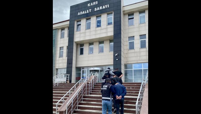 Kars'ta yasa dışı silah ticareti operasyonunda 3 şüpheli tutuklandı