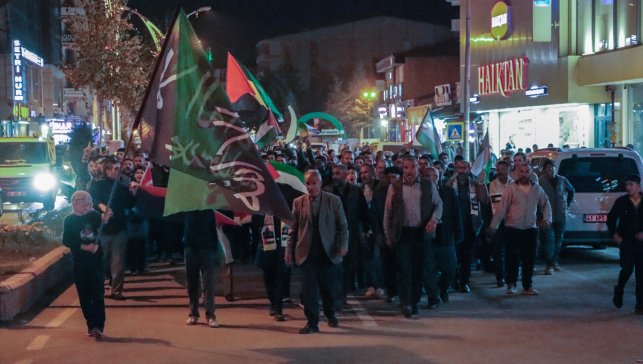 Van'da binlerce kişi İsrail'in Gazze'ye yönelik saldırılarını protesto etti