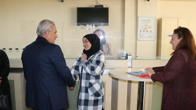 Hakkari'de PTT'den 185'inci müşterisine hediye