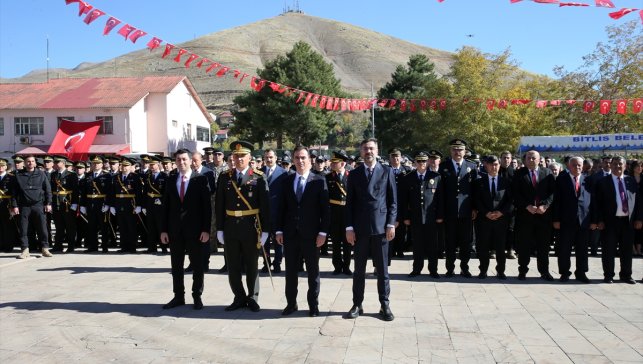 Van ve çevre illerde Cumhuriyet'in 102. yılı kutlanıyor