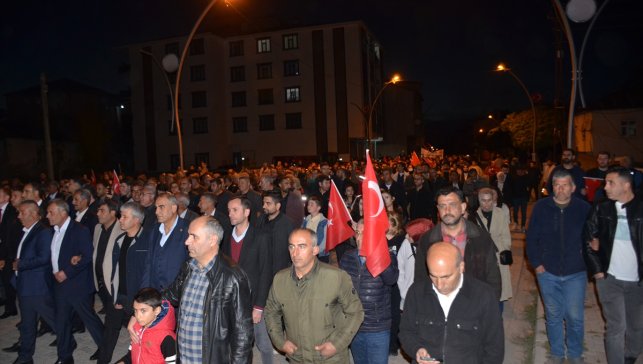 Bulanık'ta Cumhuriyet'in 102. yılı fener alayıyla kutlandı