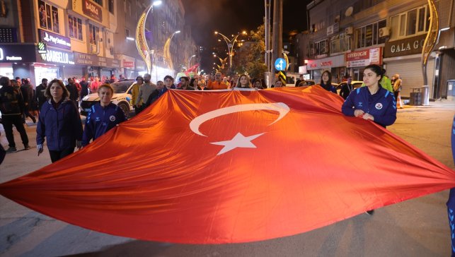 Hakkari'de Cumhuriyet Bayramı kortej yürüyüşüyle kutlandı