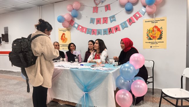 Erzurum'da sağlıkçılar kadınlara emzirme ve anne sütünün önemini anlattı