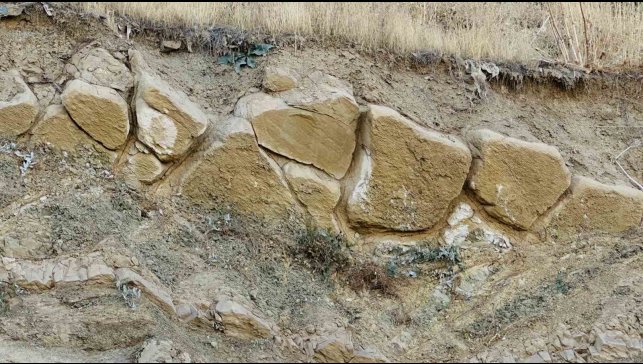 Yüksekova'da gizemli buluntu heyecanı: Esnaf tarihçilere çağrı yaptı