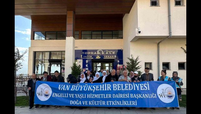Van Büyükşehir Belediyesi Dünya Yaşlılar Günü'nü unutmadı