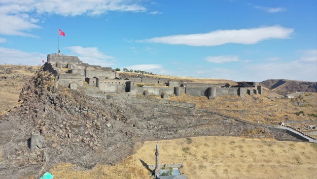 Kars Kalesi ihtişamıyla bin yıldır geçmişin izlerini taşıyor